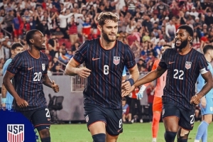 友谊赛美国5-1击败乌拉圭，弗里曼梅开二度、本坦库尔染红